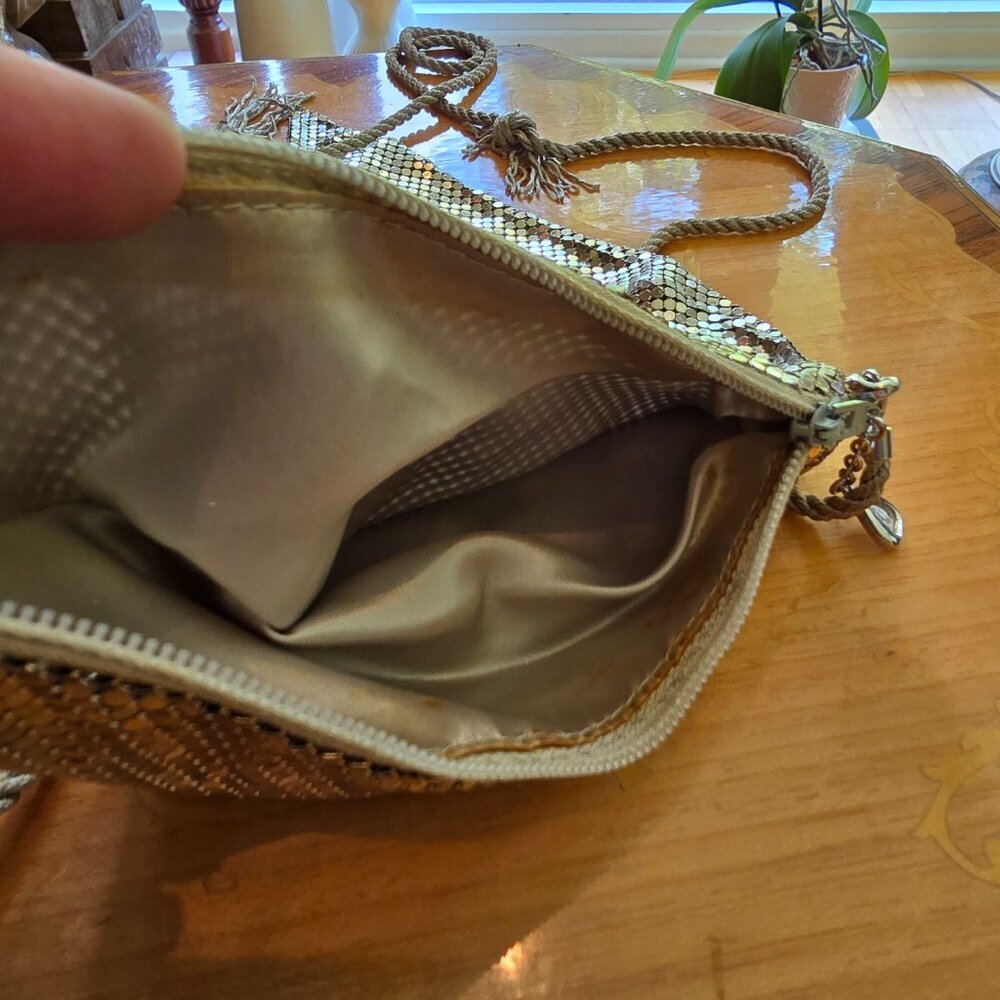 Unique Triangle Shape Vintage Metallic Mesh Chainmail Evening Bag - Picture 5 of 8